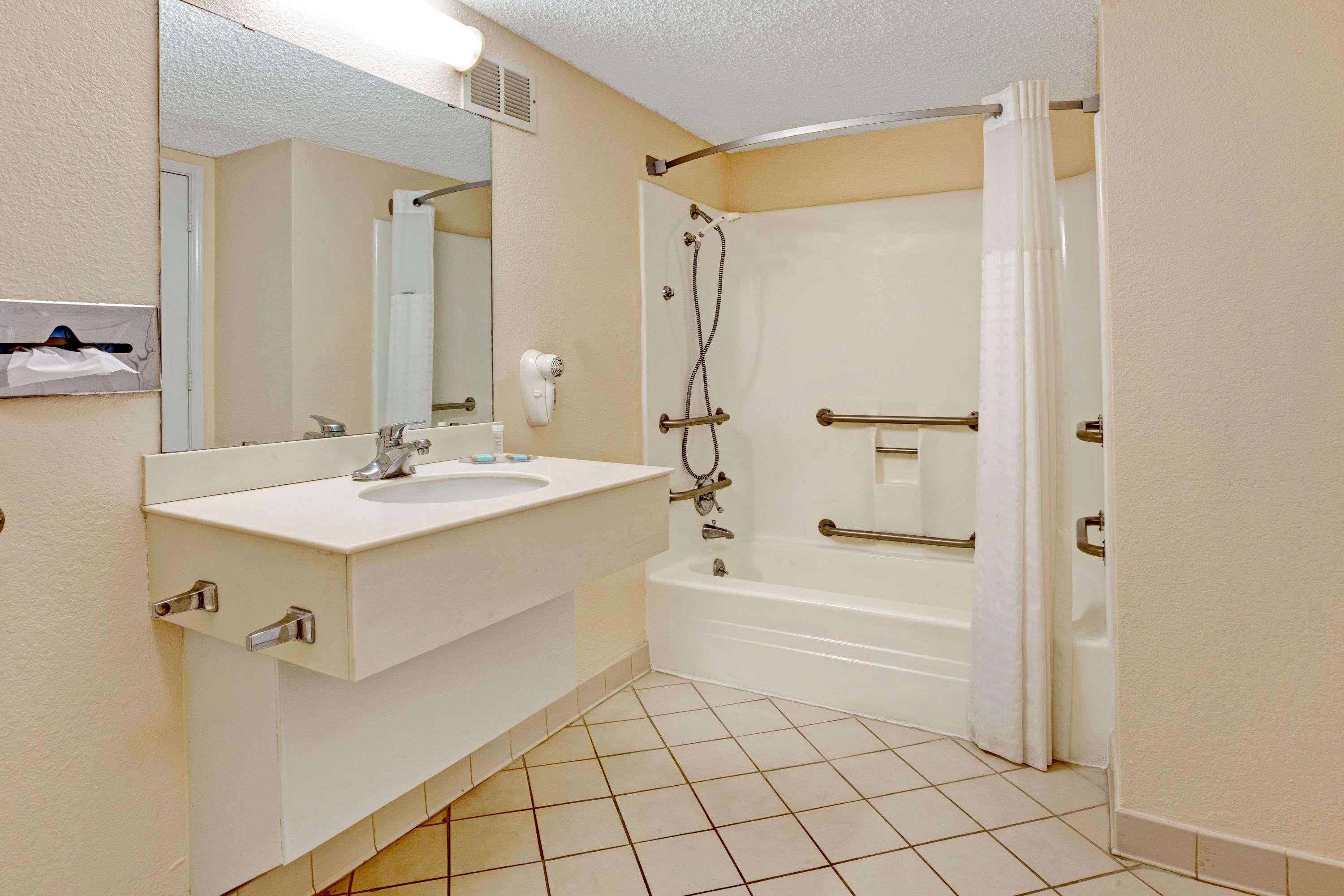 Travelodge By Wyndham North Richland Hills/Dallas/Ft Worth Exterior photo