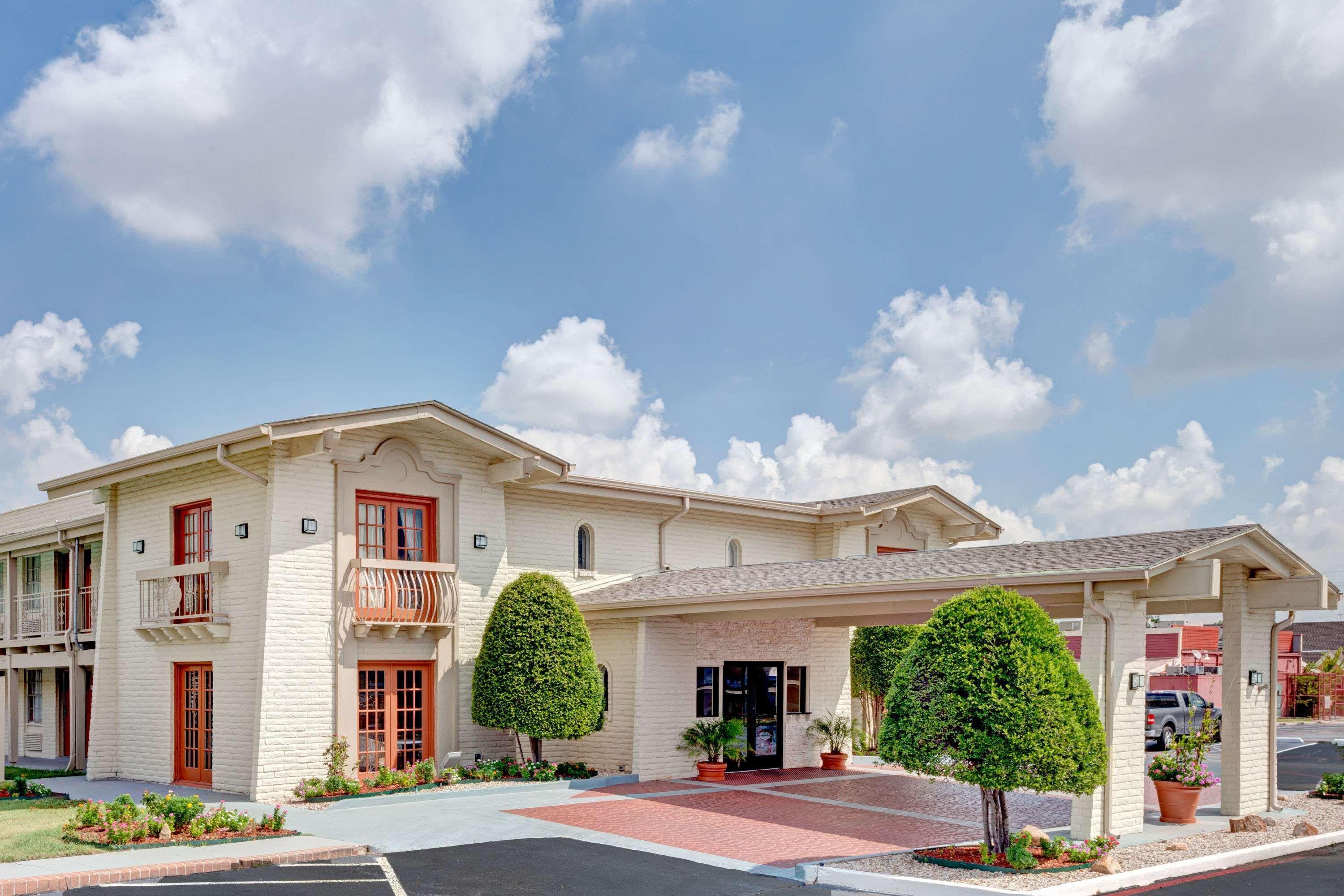 Travelodge By Wyndham North Richland Hills/Dallas/Ft Worth Exterior photo